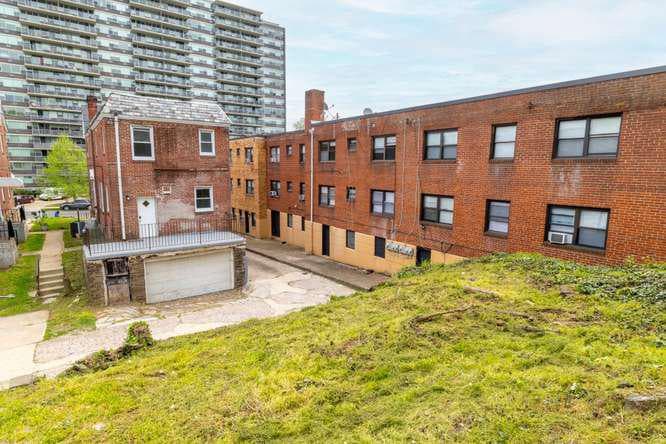 2210 Bryn Mawr Avenue photo 34