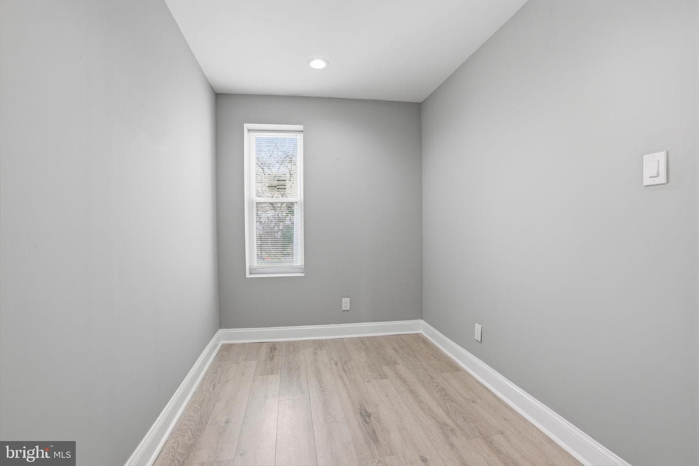 1933 E Somerset Street photo 19