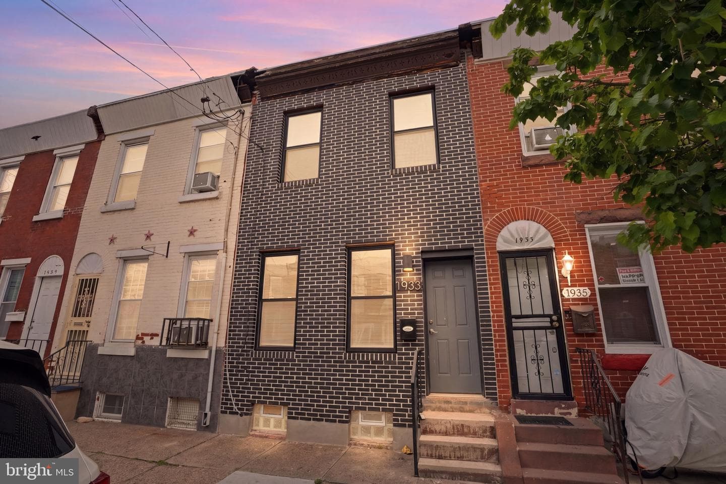 1933 E Somerset Street photo 2