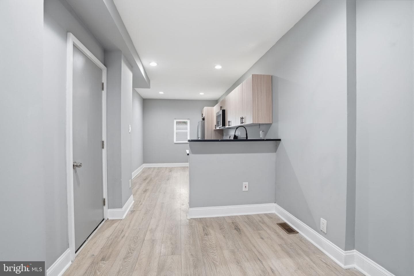 1933 E Somerset Street photo 9
