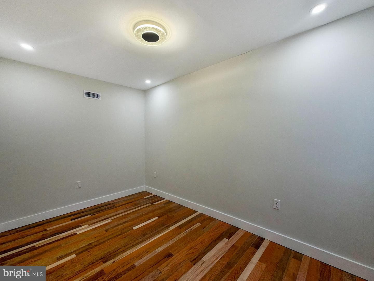 534 W Huntingdon Street photo 13
