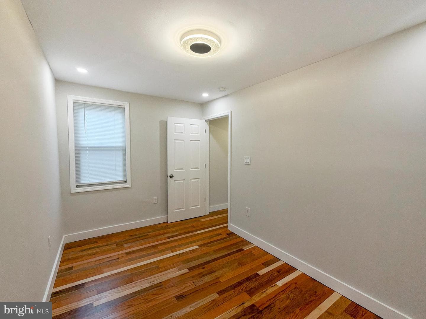 534 W Huntingdon Street photo 14