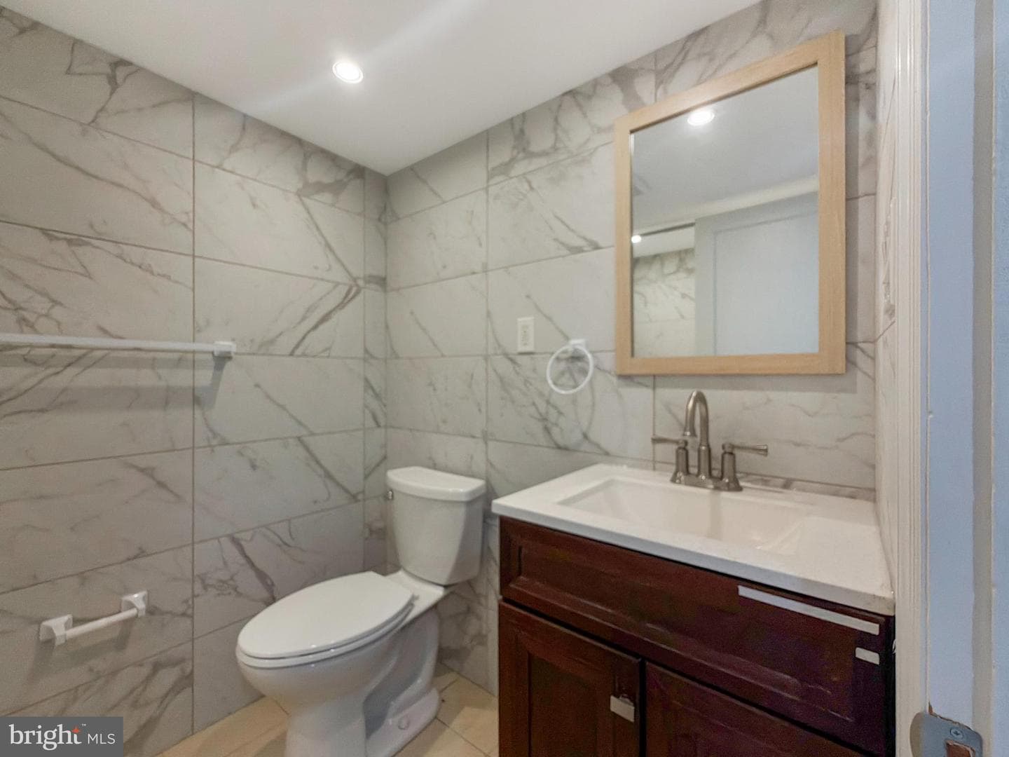 534 W Huntingdon Street photo 20