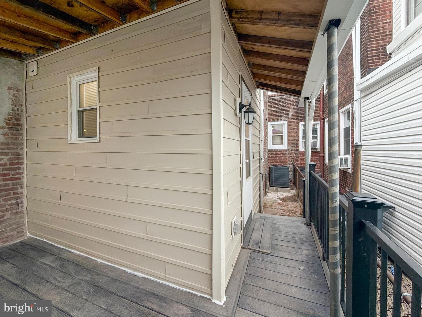534 W Huntingdon Street photo 24