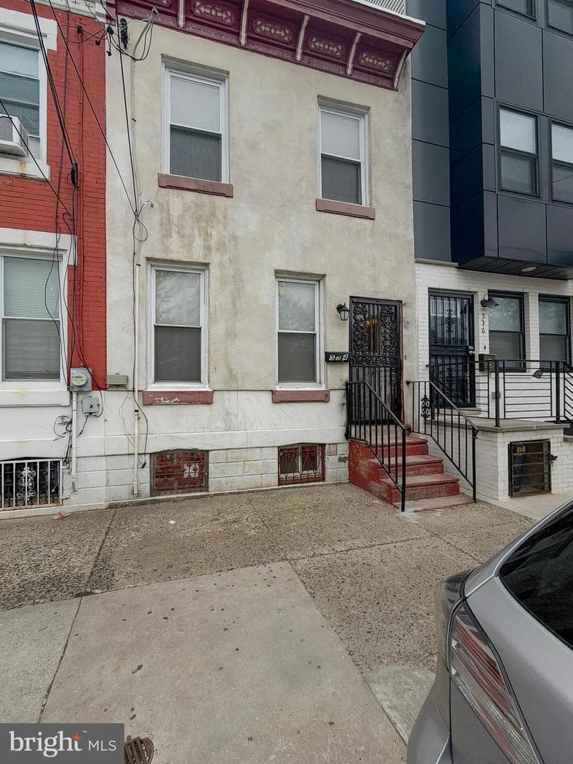 534 W Huntingdon Street photo 25