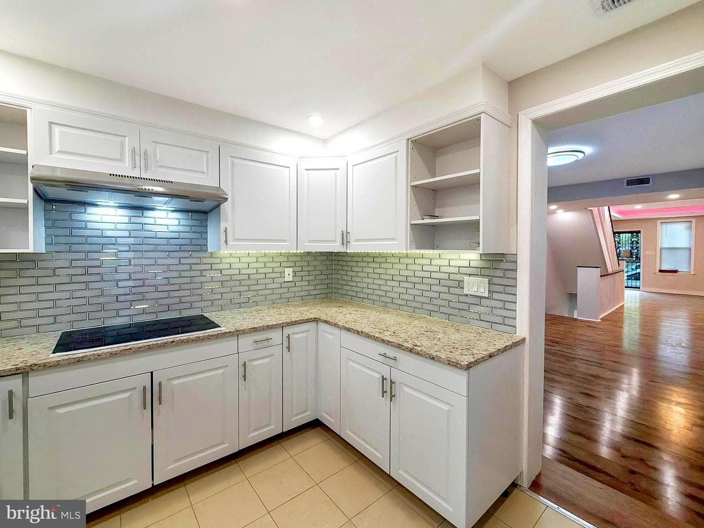 534 W Huntingdon Street photo 6