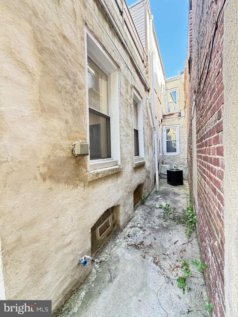 2127 W Cambria Street photo 16