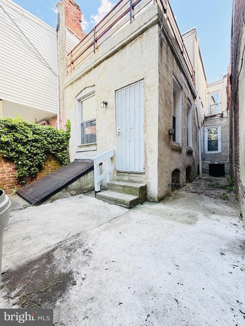 2127 W Cambria Street photo 18