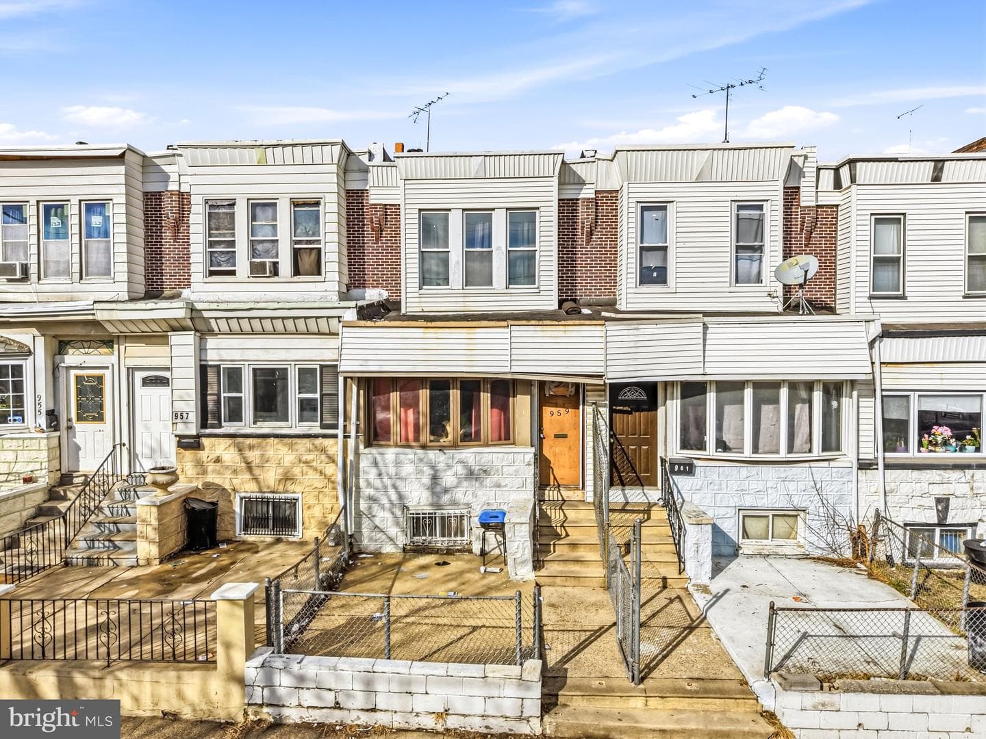 959 E Ontario Street photo 1