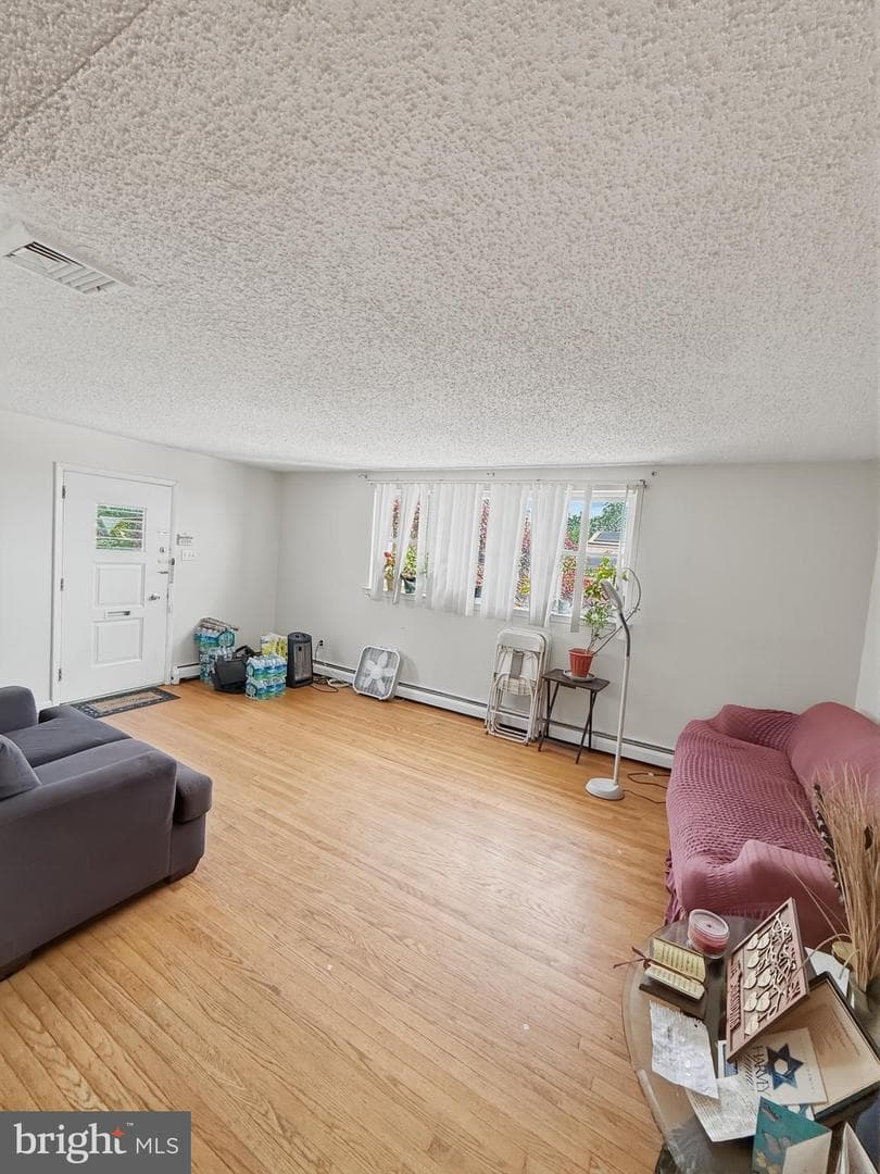 562 Larkspur Street photo 3