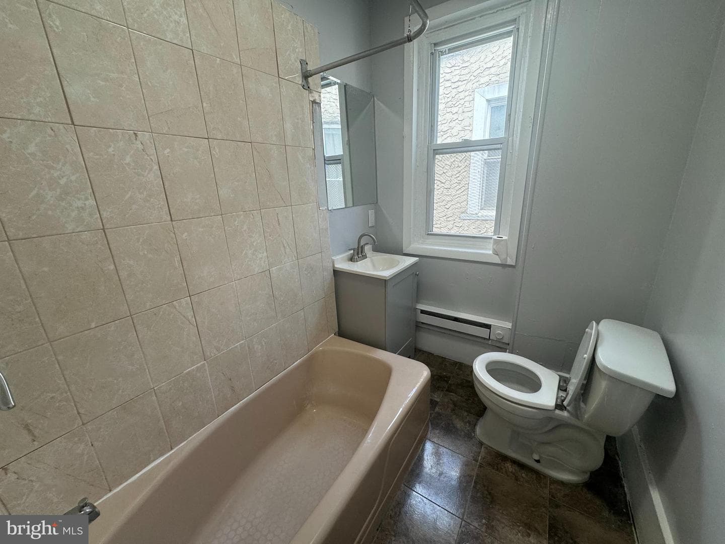 846 S Alden Street photo 4