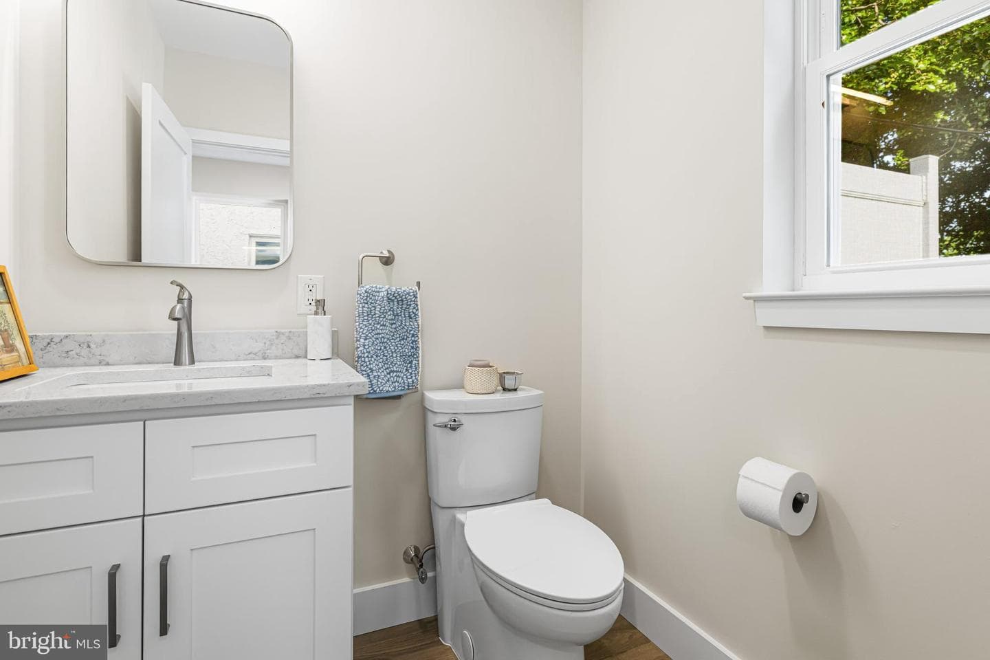 486 Shurs Lane photo 12