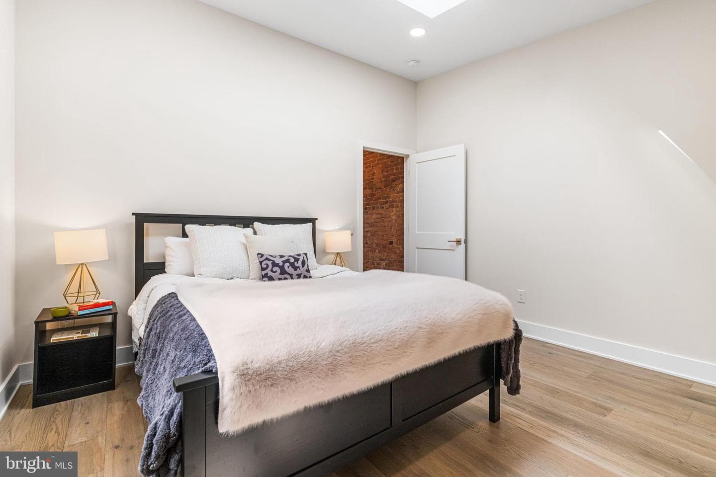 486 Shurs Lane photo 16