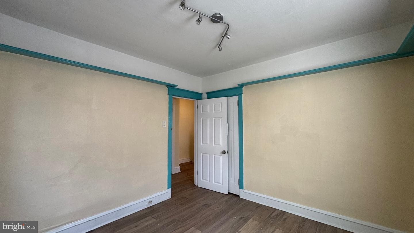 3405 Tyson Avenue photo 14