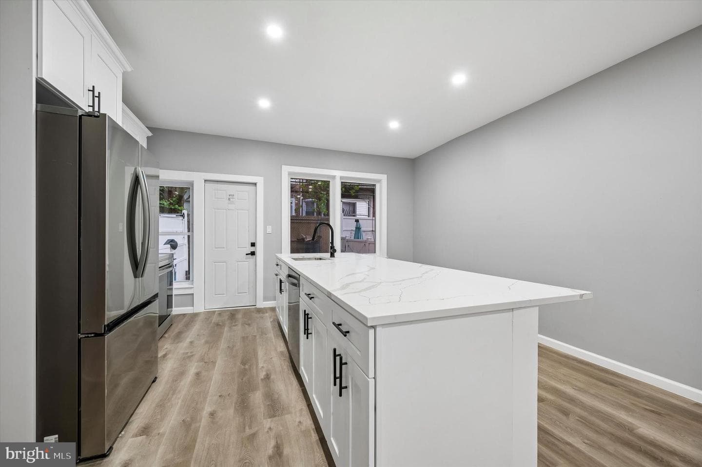 547 S Yewdall Street photo 11