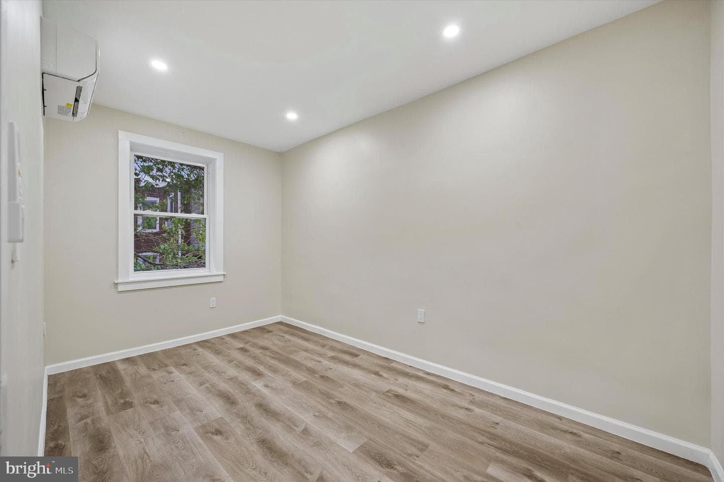 547 S Yewdall Street photo 14