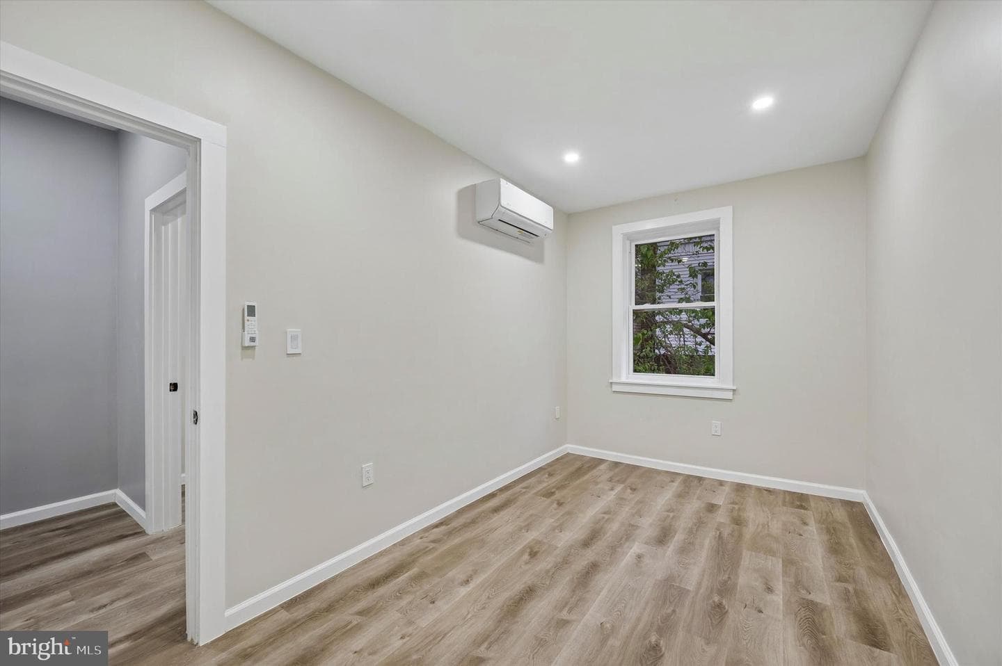 547 S Yewdall Street photo 15