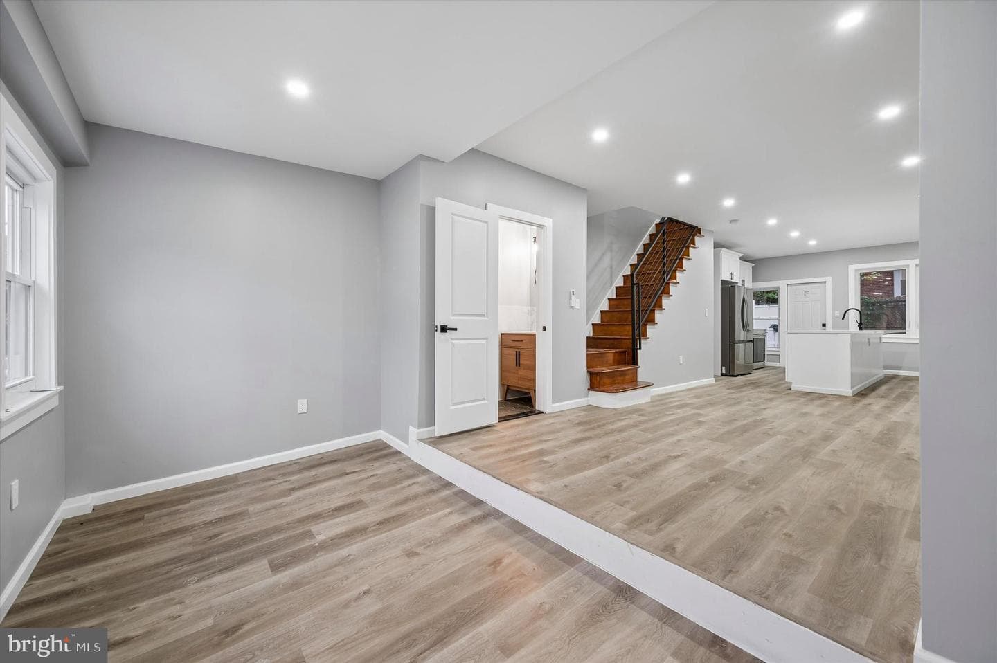 547 S Yewdall Street photo 3