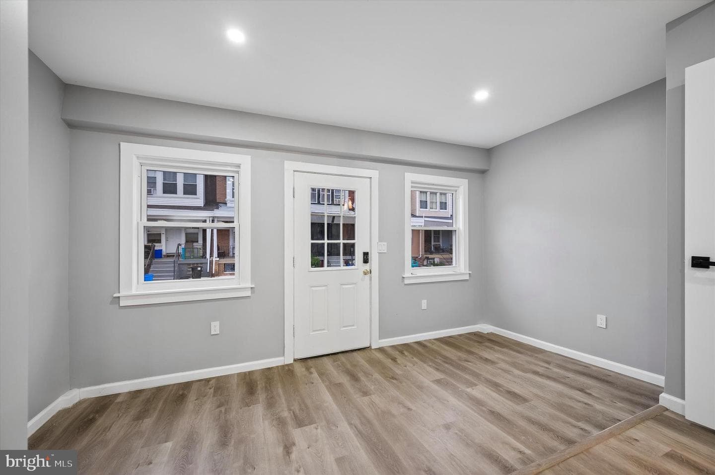 547 S Yewdall Street photo 4