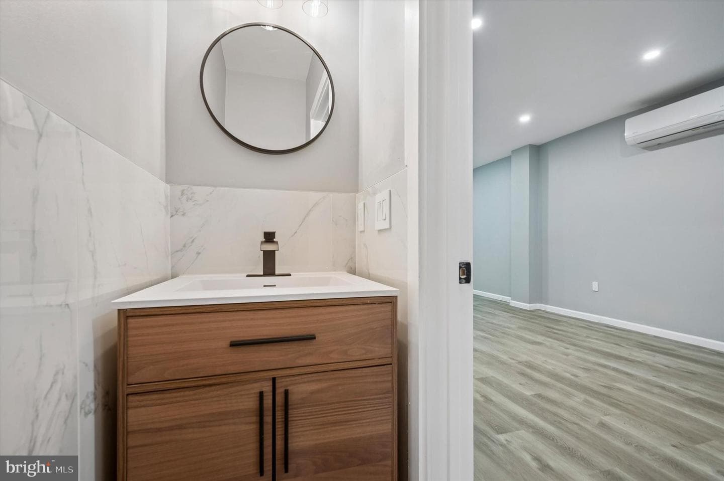 547 S Yewdall Street photo 8