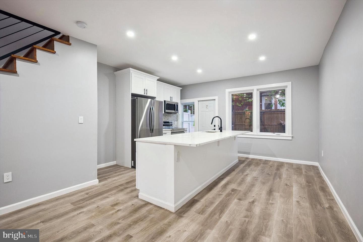 547 S Yewdall Street photo 9