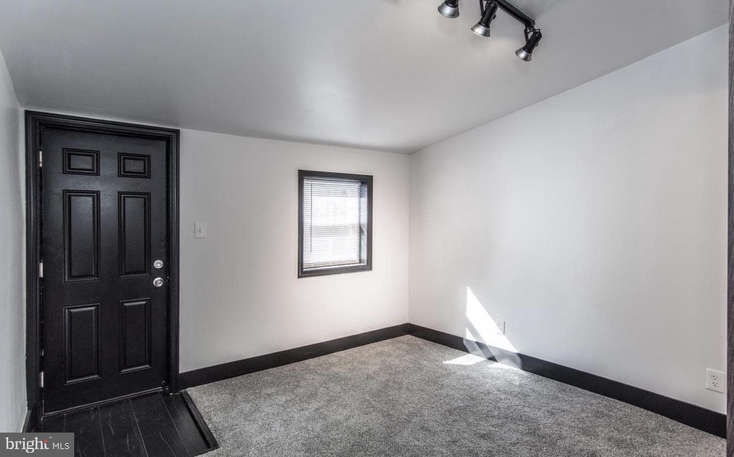 1838 E Albert Street photo 11