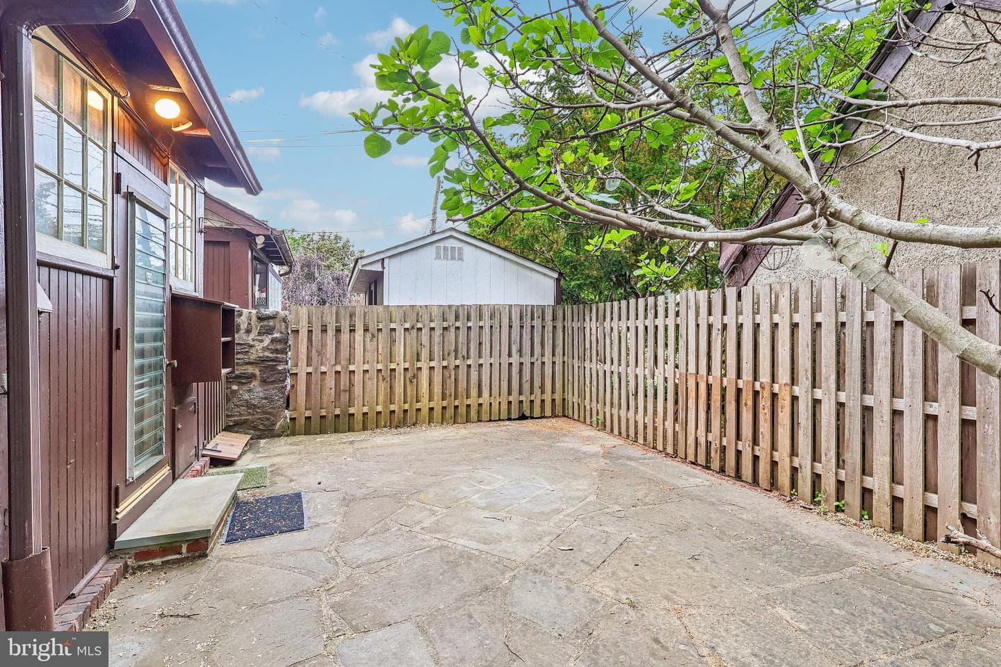 3219 W Penn Street photo 45
