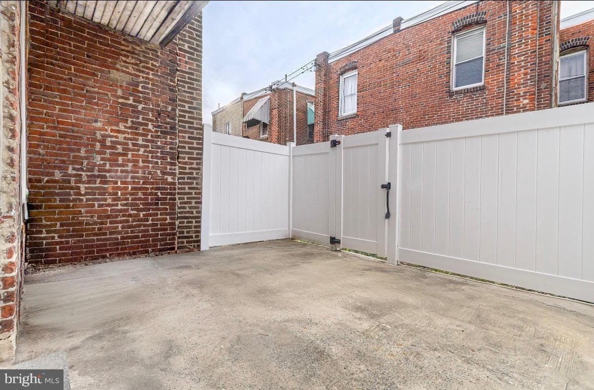 1528 S Hollywood Street photo 9