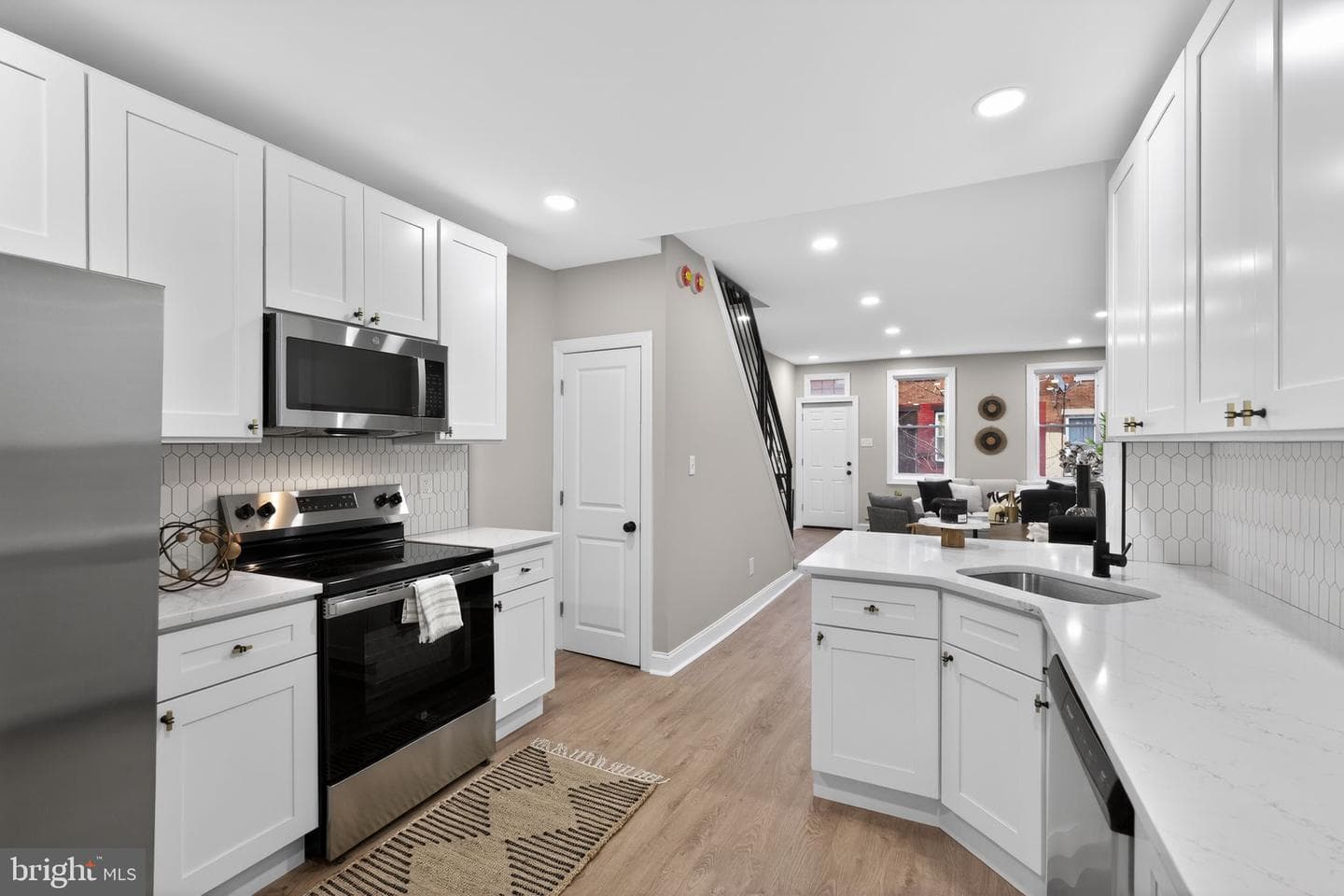 3812 N Darien Street photo 9
