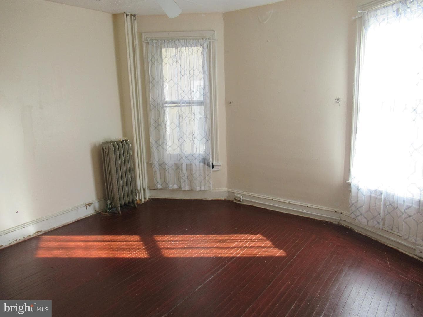 5022 Newhall Street photo 19