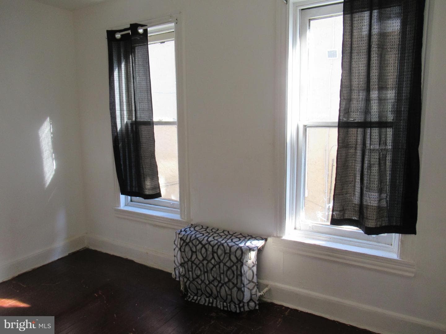 5022 Newhall Street photo 27