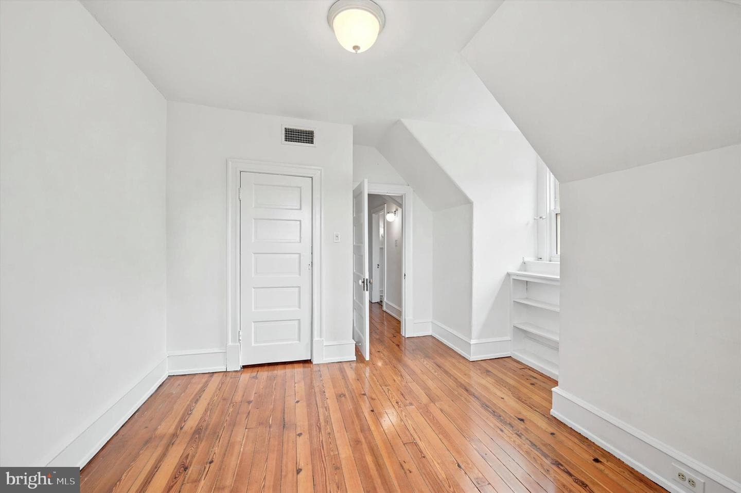 303 E Gravers Lane photo 28