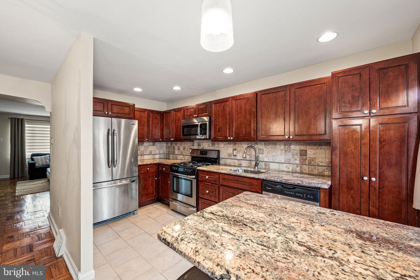 3205 S Juniper Street photo 9