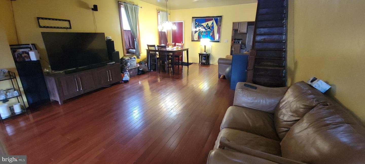 1683 Margaret Street photo 3