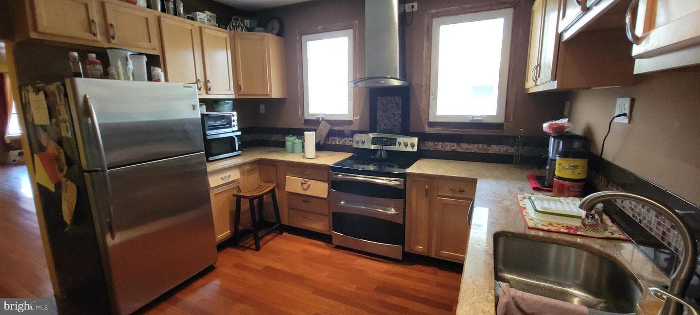 1683 Margaret Street photo 8