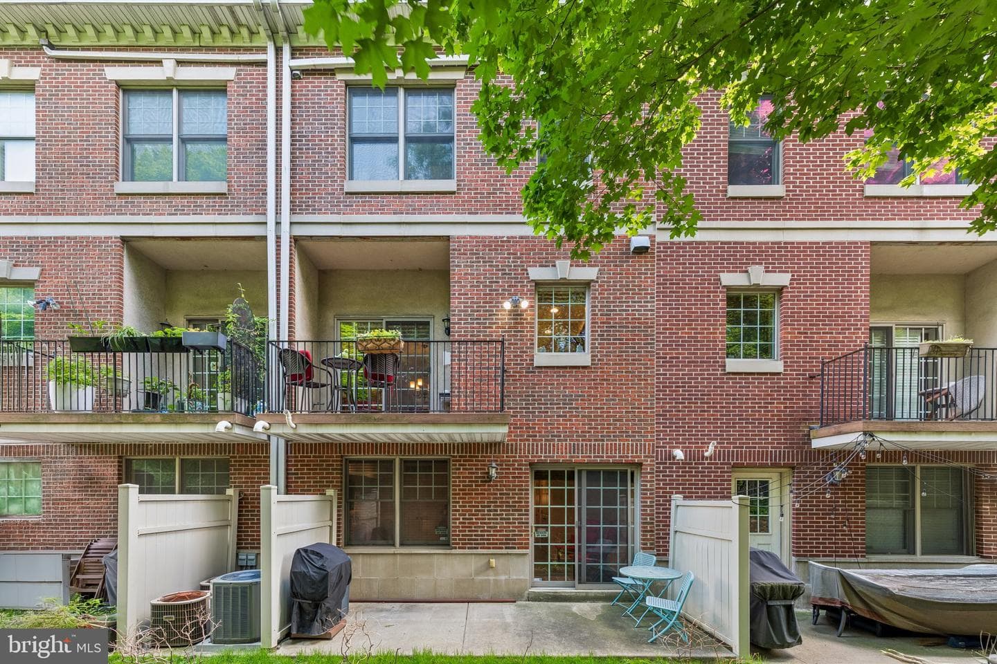 852 Independence Court photo 27