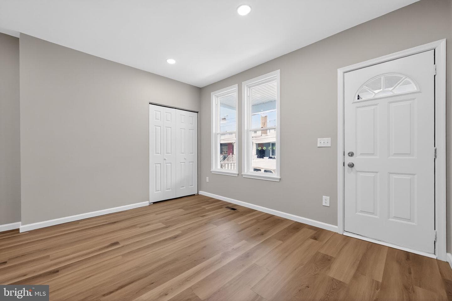 5644 Addison Street photo 10