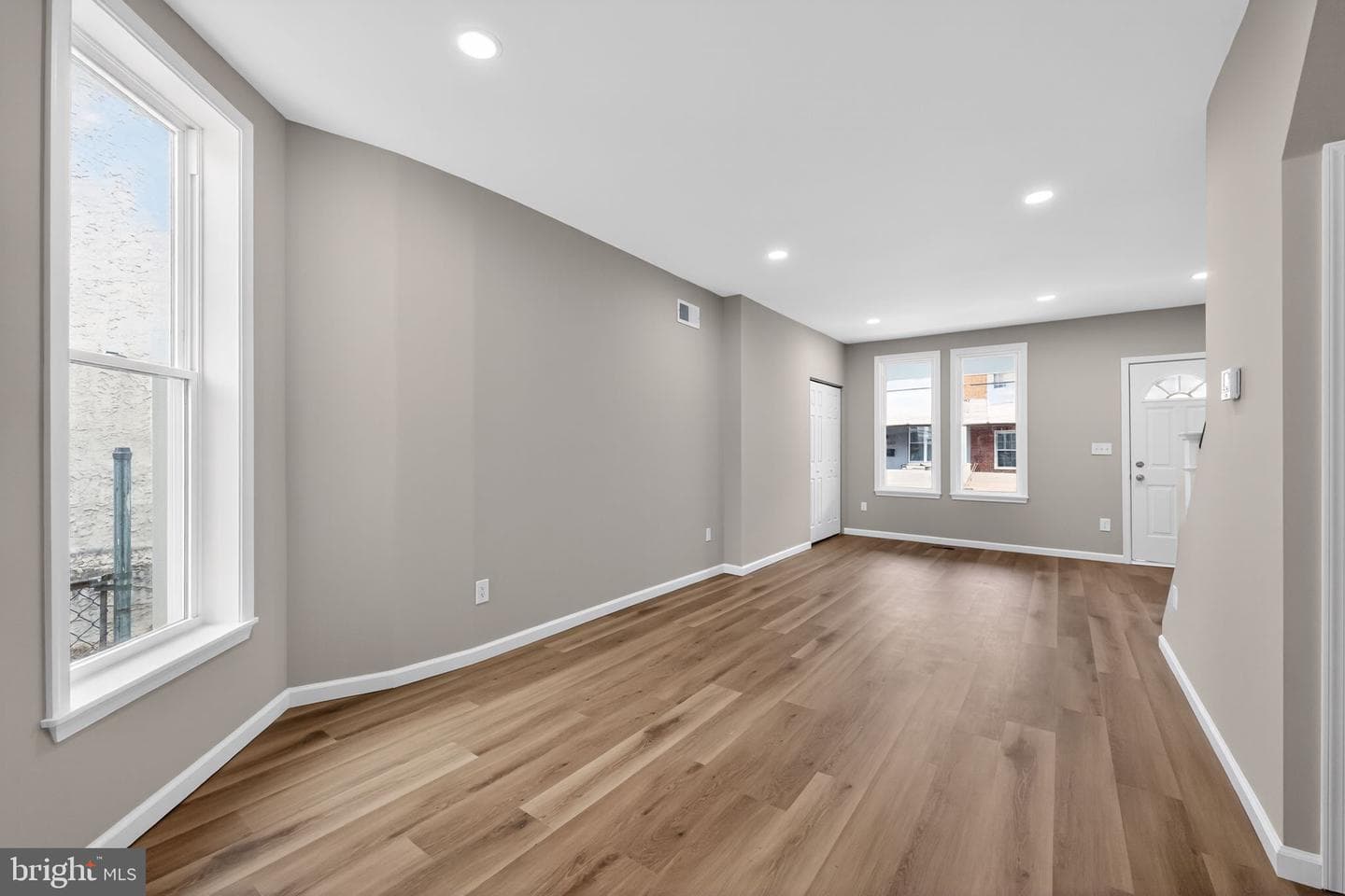 5644 Addison Street photo 11