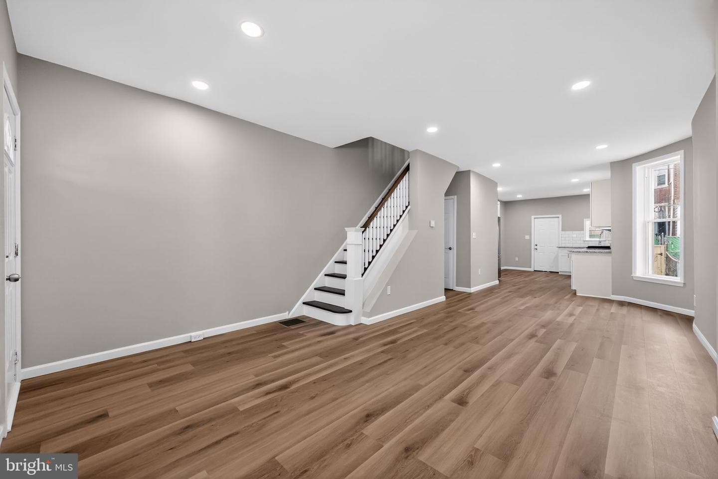 5644 Addison Street photo 12