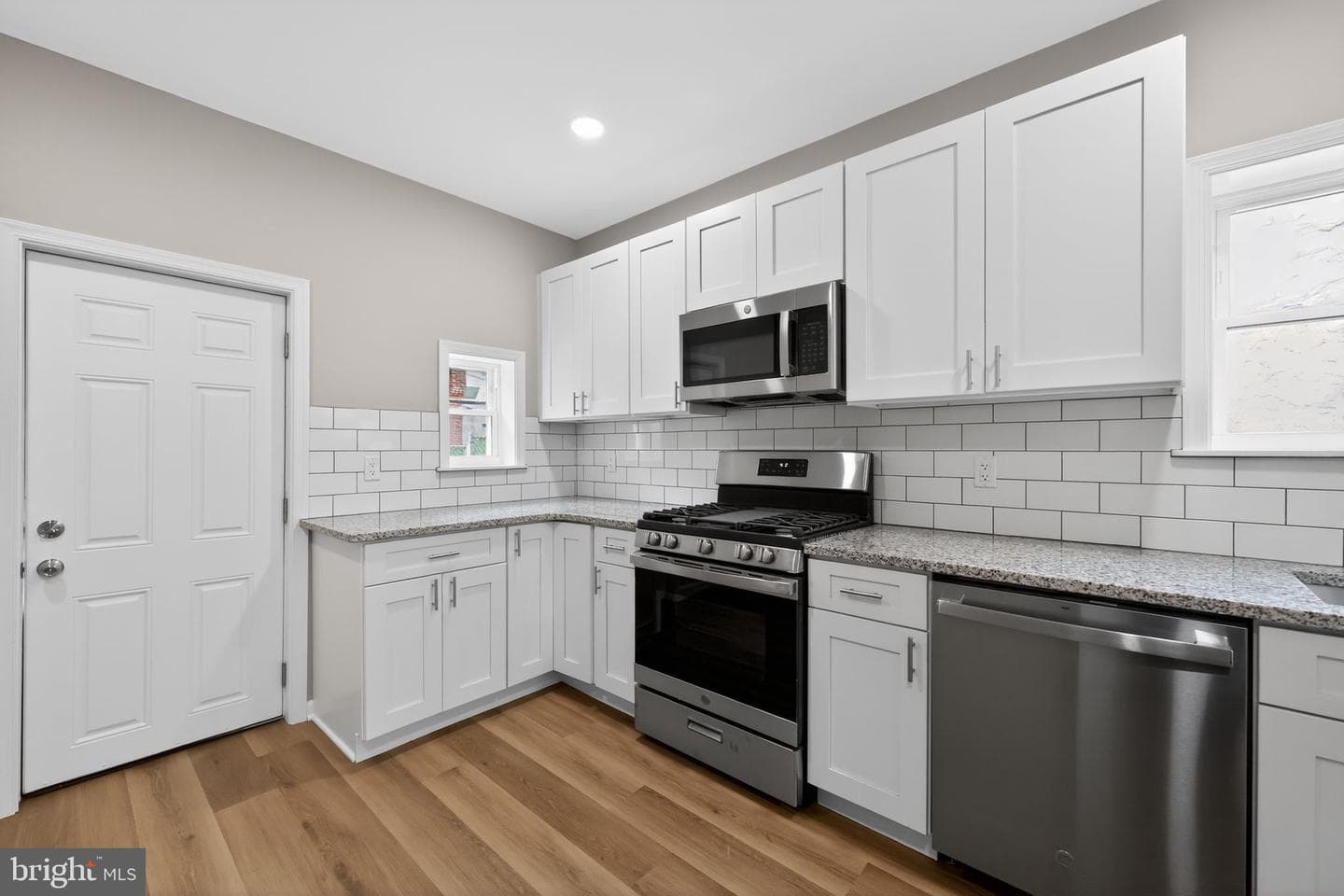 5644 Addison Street photo 14