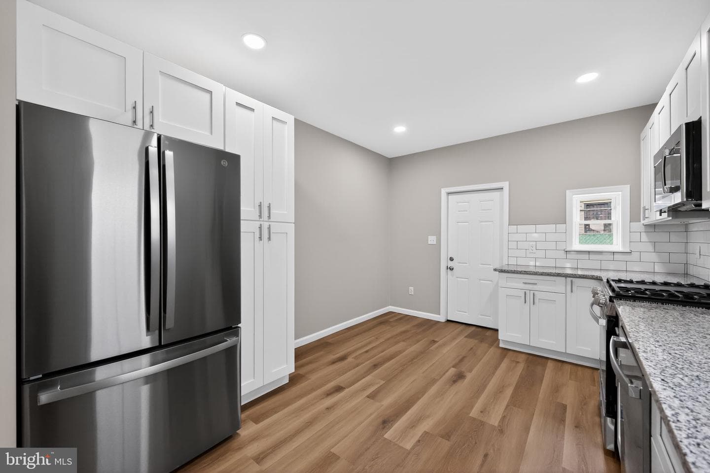 5644 Addison Street photo 17