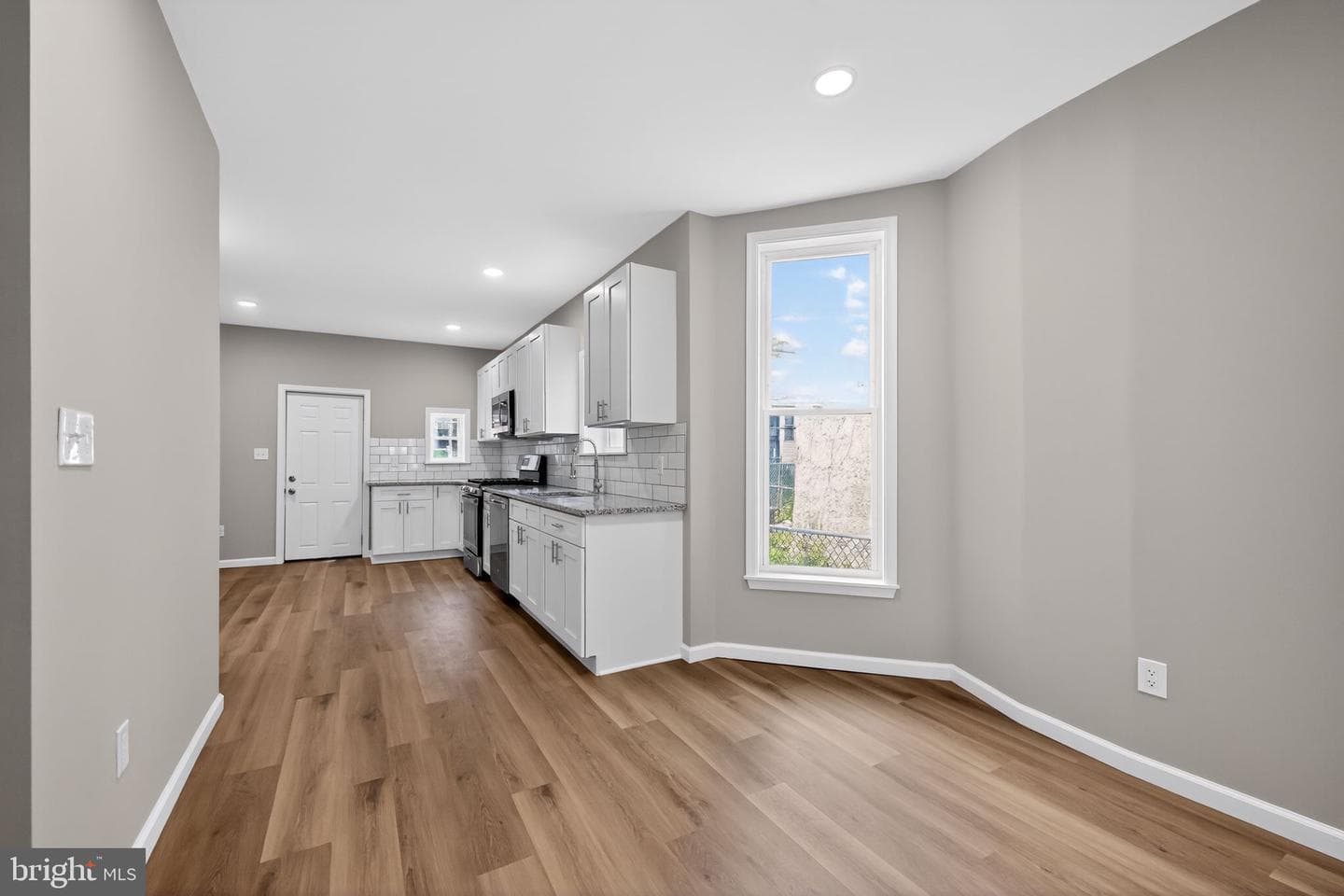 5644 Addison Street photo 18