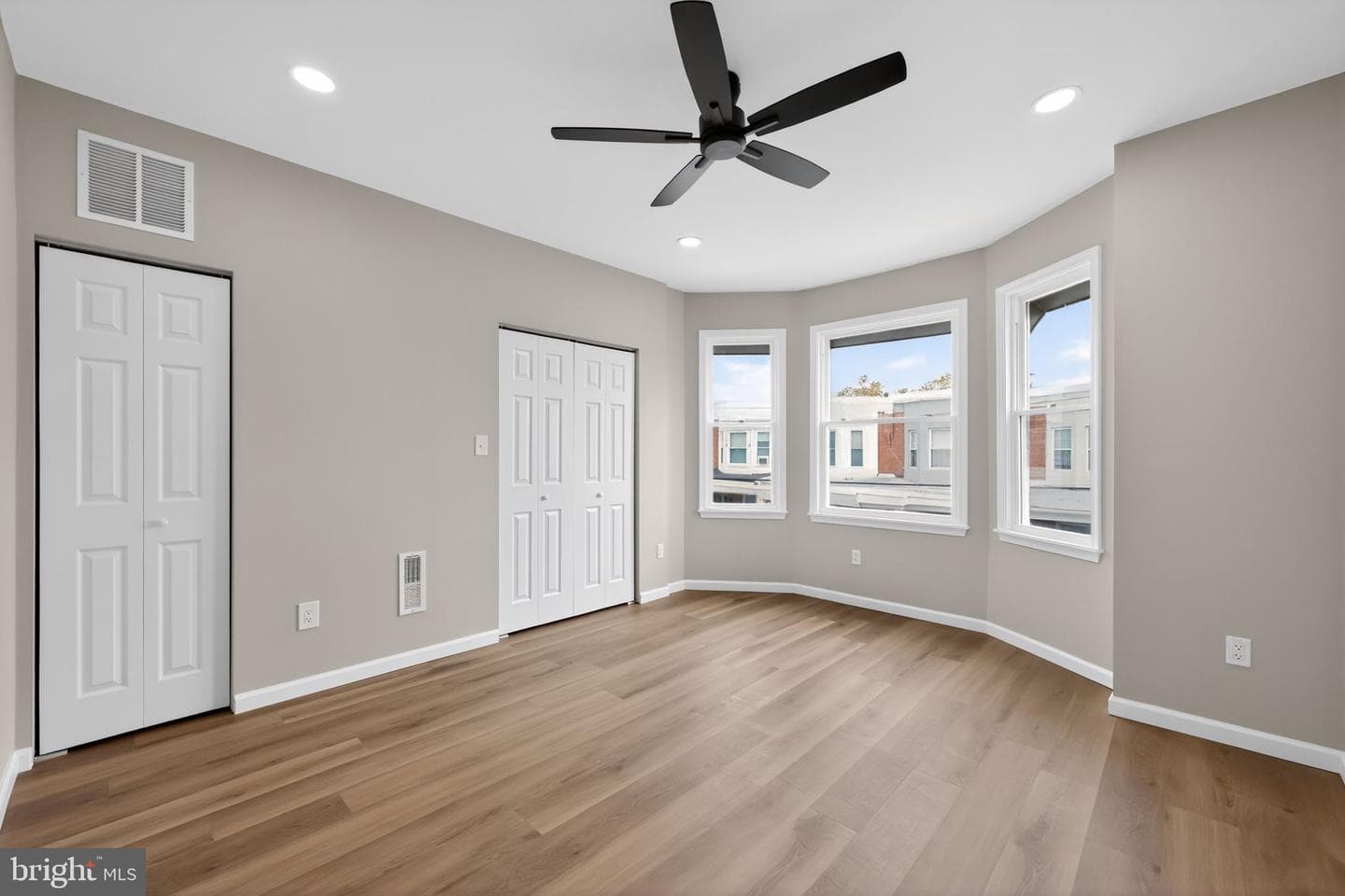 5644 Addison Street photo 24