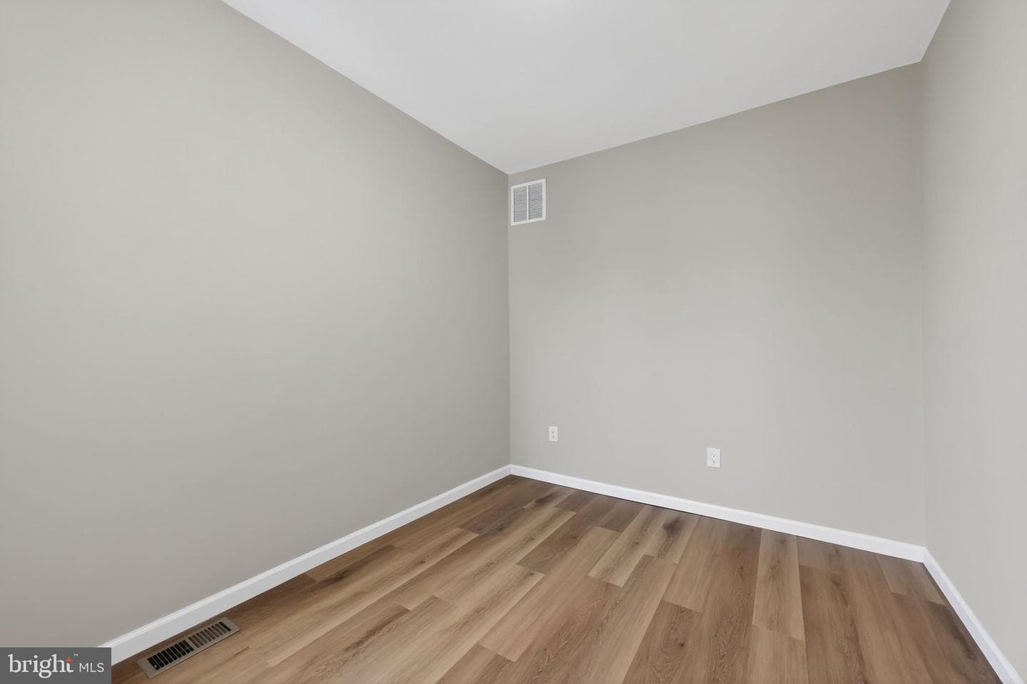 5644 Addison Street photo 27