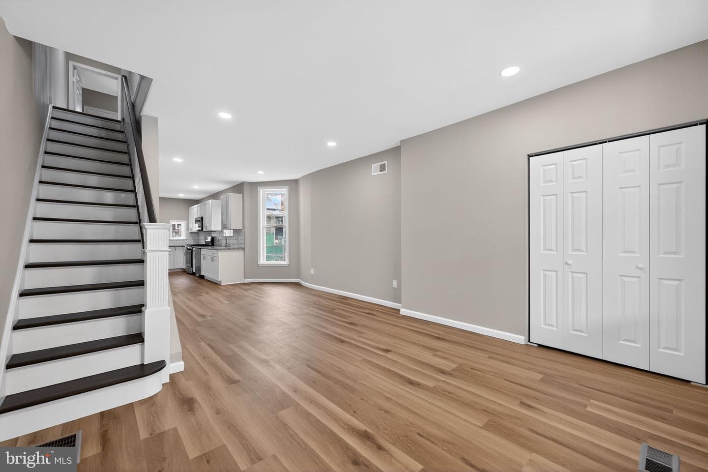 5644 Addison Street photo 6