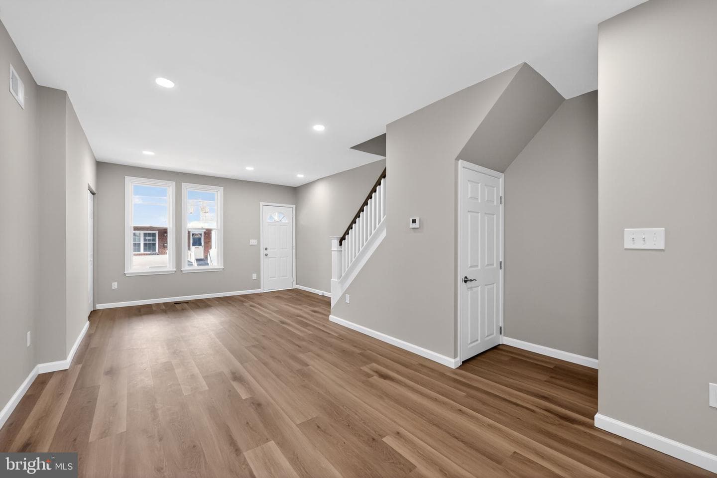 5644 Addison Street photo 7