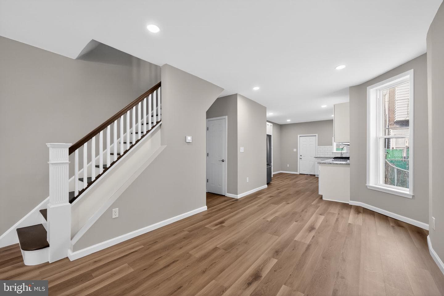5644 Addison Street photo 9