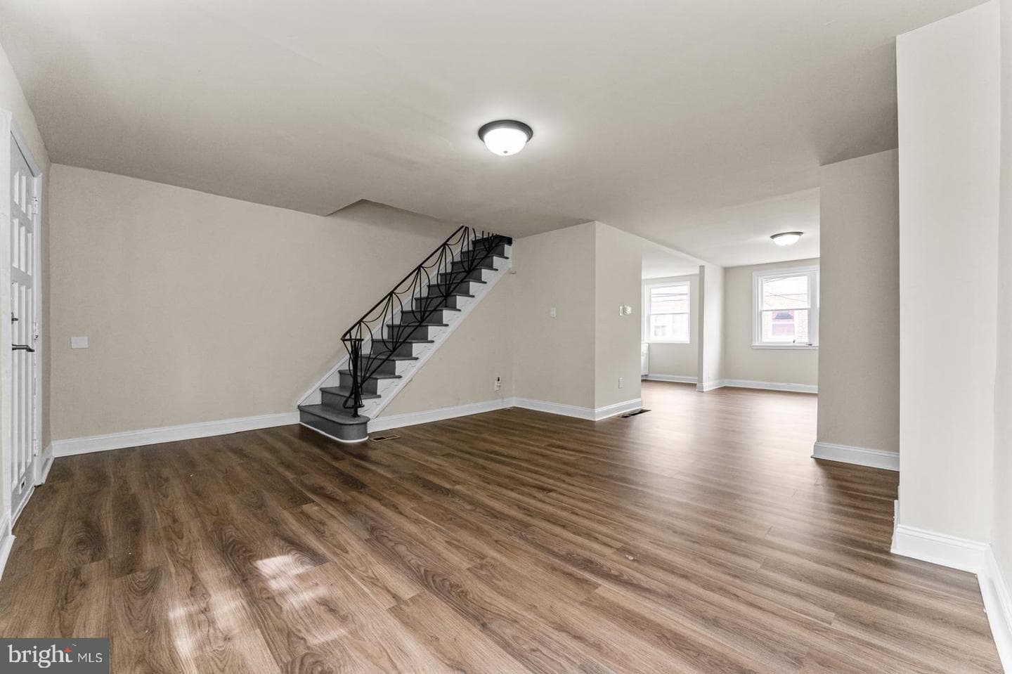 5946 Bennington Street photo 5