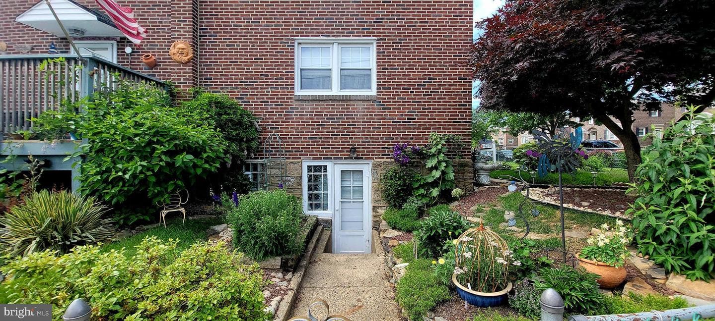 4032 Lansing Street photo 4