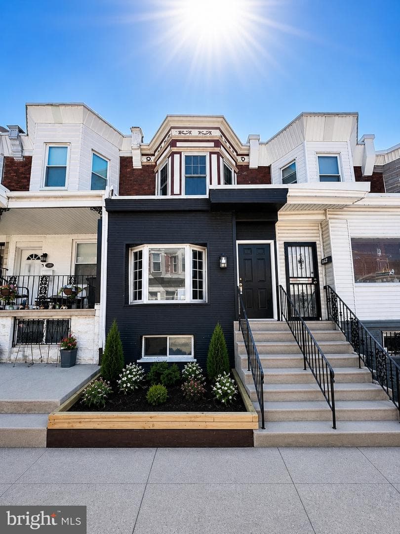 5542 Elliott Street photo 2